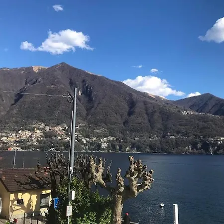 Larius Carate Urio Apartment *