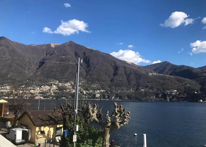 Larius Carate Urio Apartment *