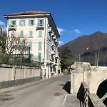Larius Carate Urio 아파트 *