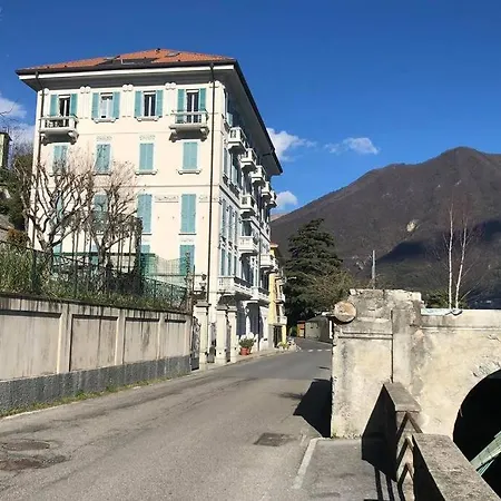 Larius Carate Urio Apartment *